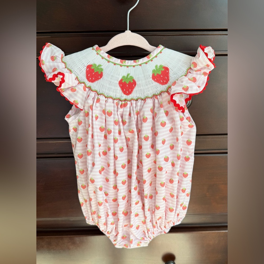 A “berry” cute Strawberry Print baby bubble!